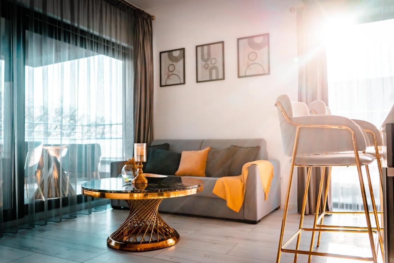 Luxury Family Apartment With Private Parking And Forest View 티미쇼아라 외부 사진