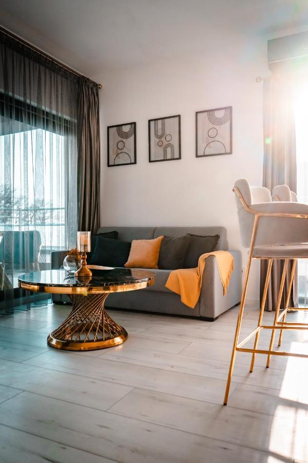 Luxury Family Apartment With Private Parking And Forest View 티미쇼아라 외부 사진
