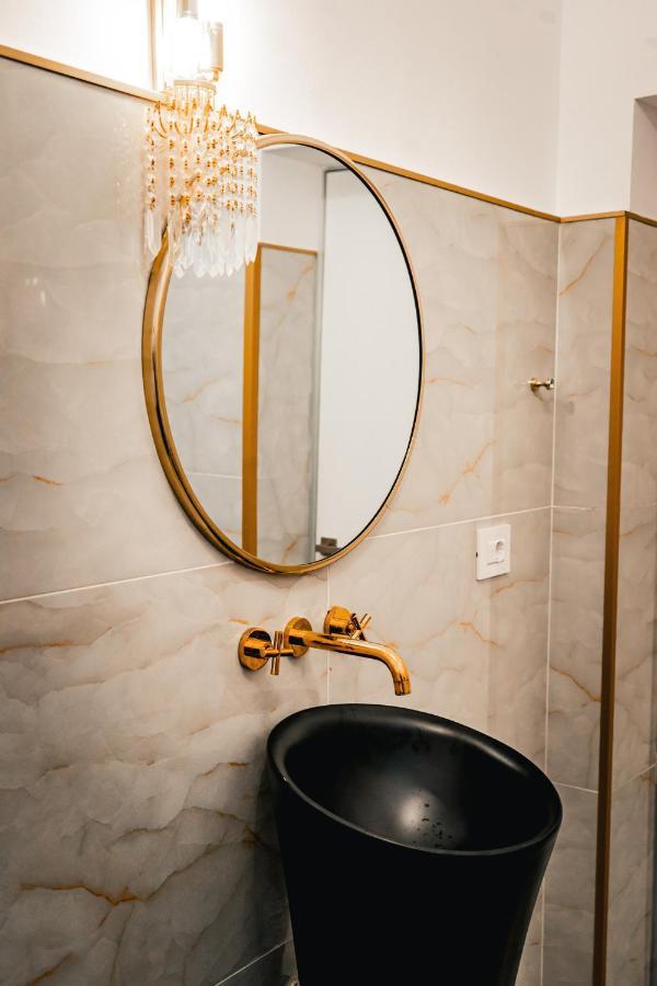 Luxury Family Apartment With Private Parking And Forest View 티미쇼아라 외부 사진