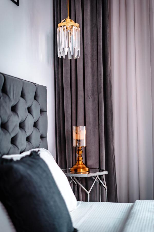 Luxury Family Apartment With Private Parking And Forest View 티미쇼아라 외부 사진