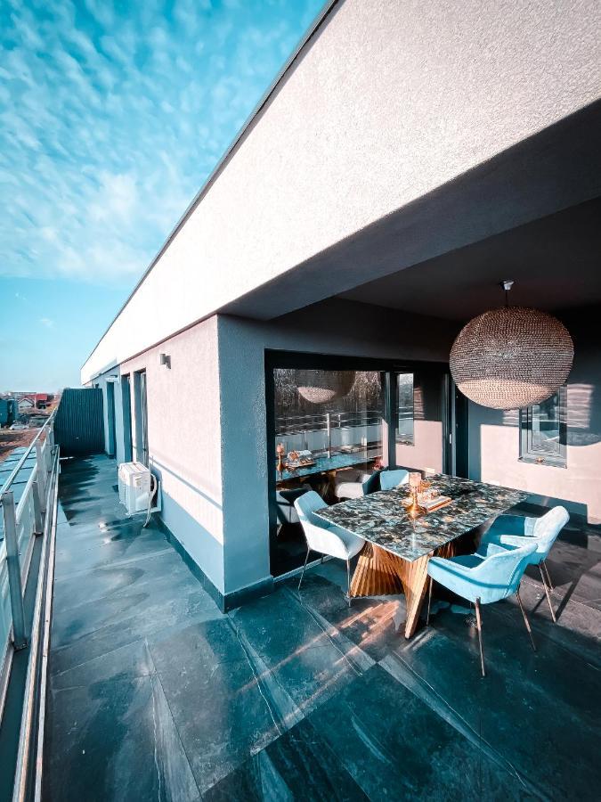 Luxury Family Apartment With Private Parking And Forest View 티미쇼아라 외부 사진